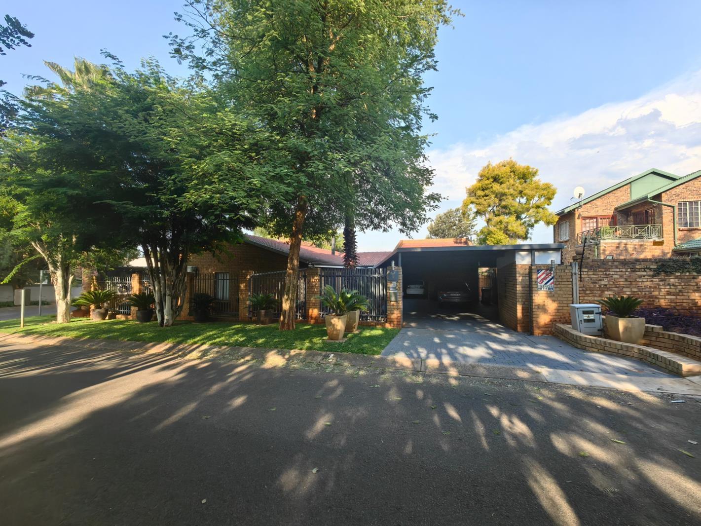 3 Bedroom House in Hennopspark