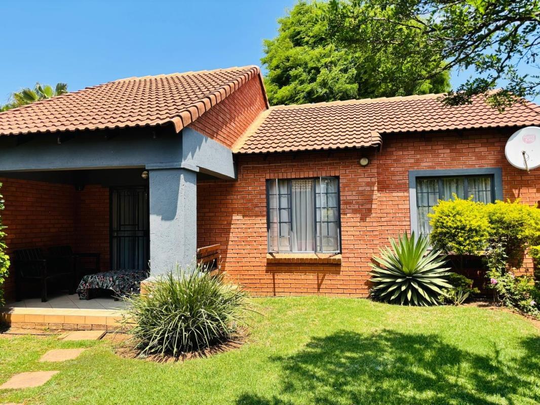 2 Bedroom Townhouse in Equestria