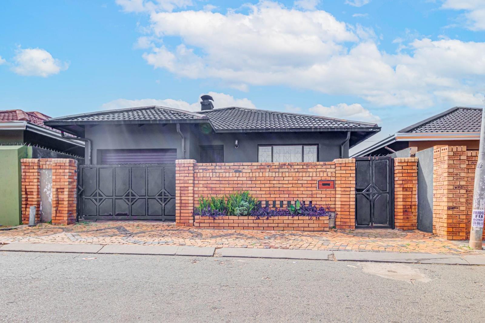 3 Bedroom House in Protea North