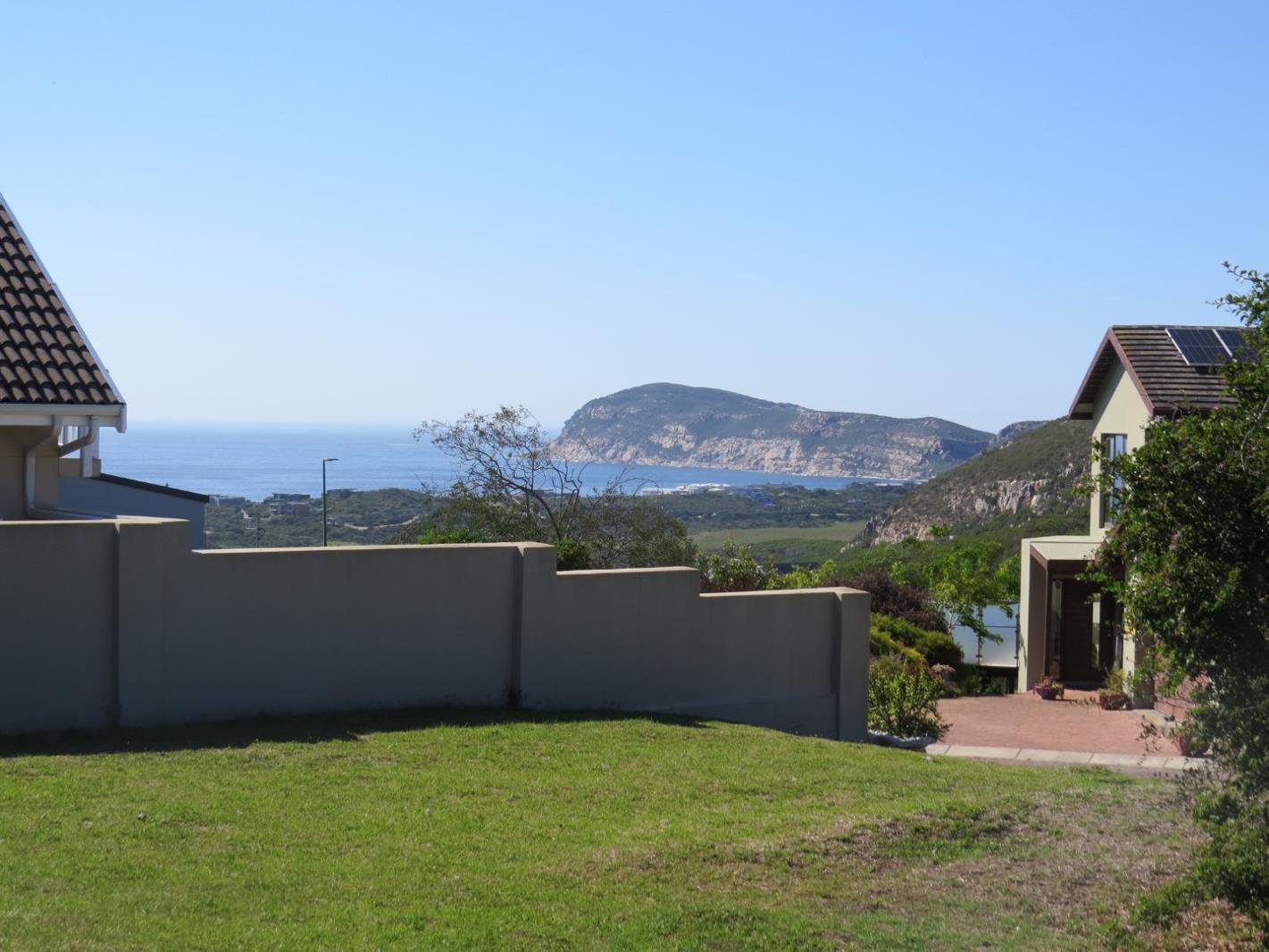 492 m² Land available in Plettenberg Bay Central