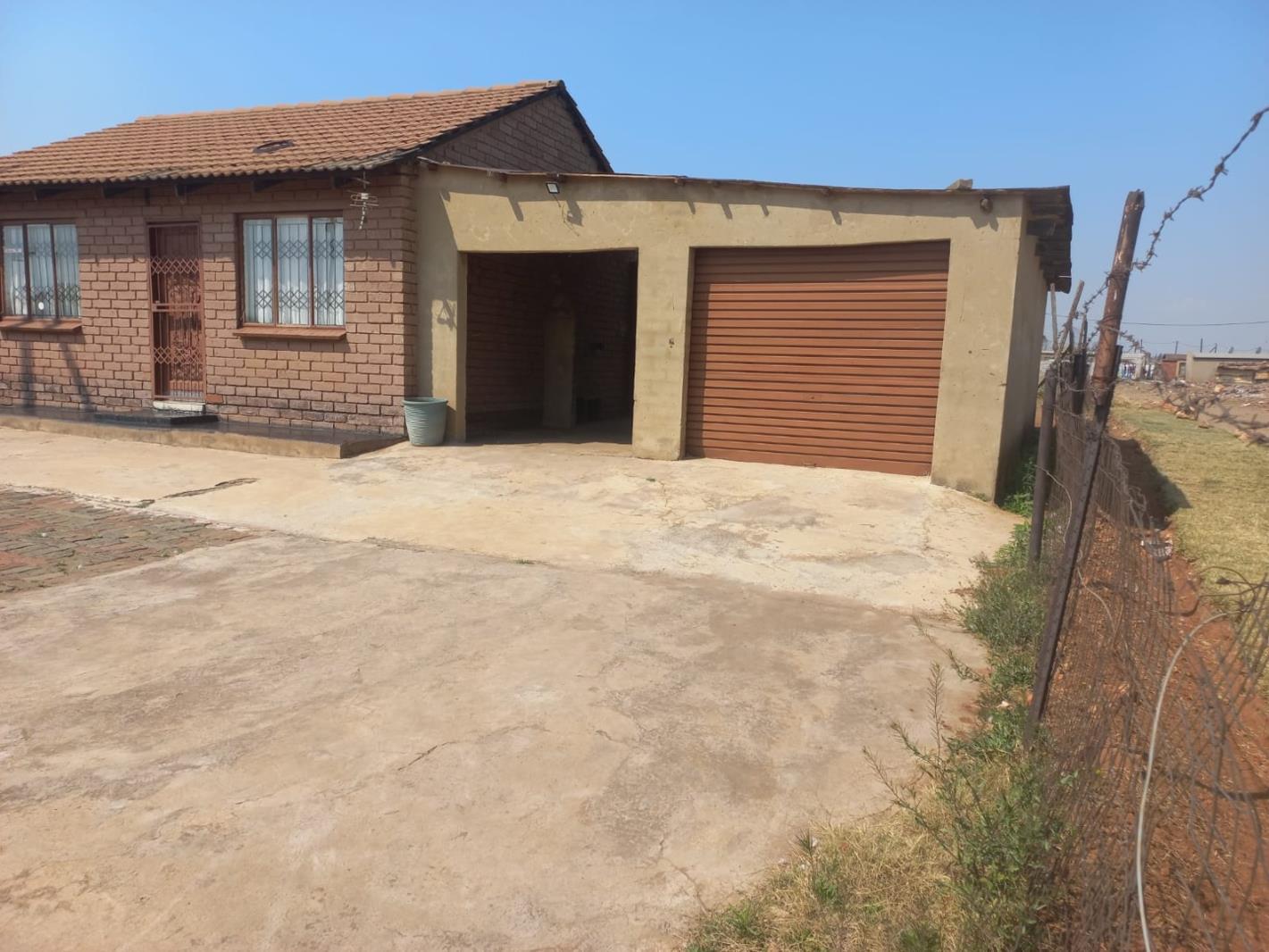 2 Bedroom House in Zonkizizwe