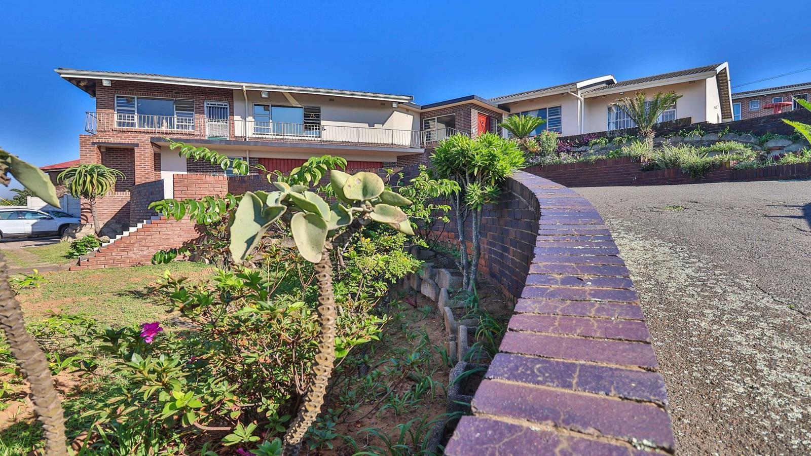 5 Bedroom House in Athlone Park