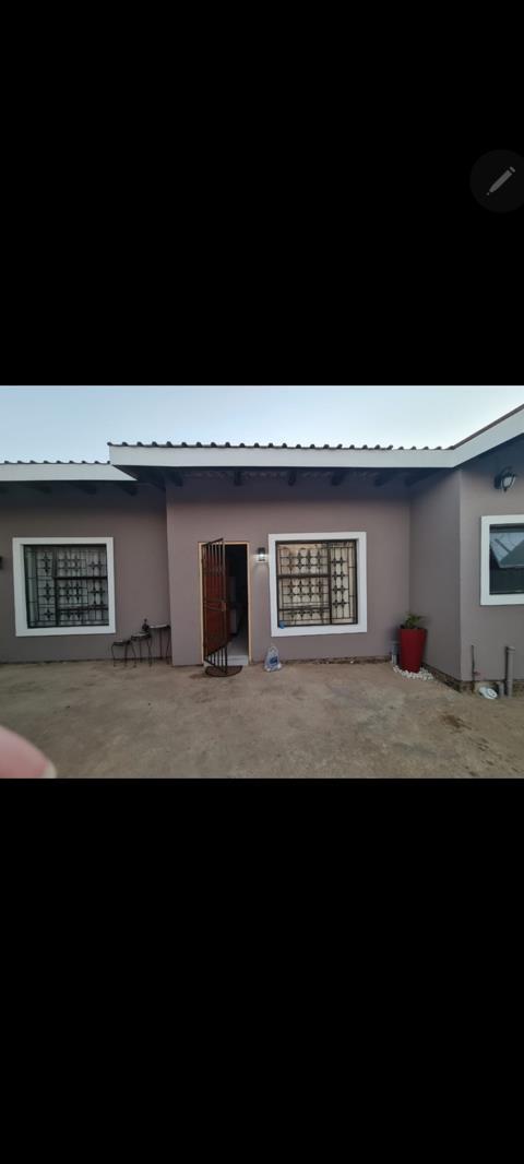 1 Bedroom Apartment in Olifantsfontein