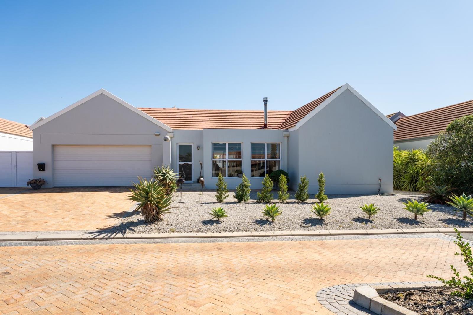 5 Bedroom House in Port Owen