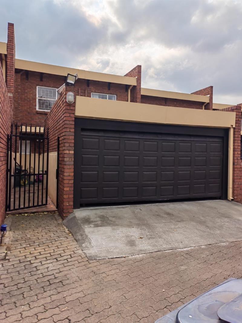 3 Bedroom Duplex in Elarduspark