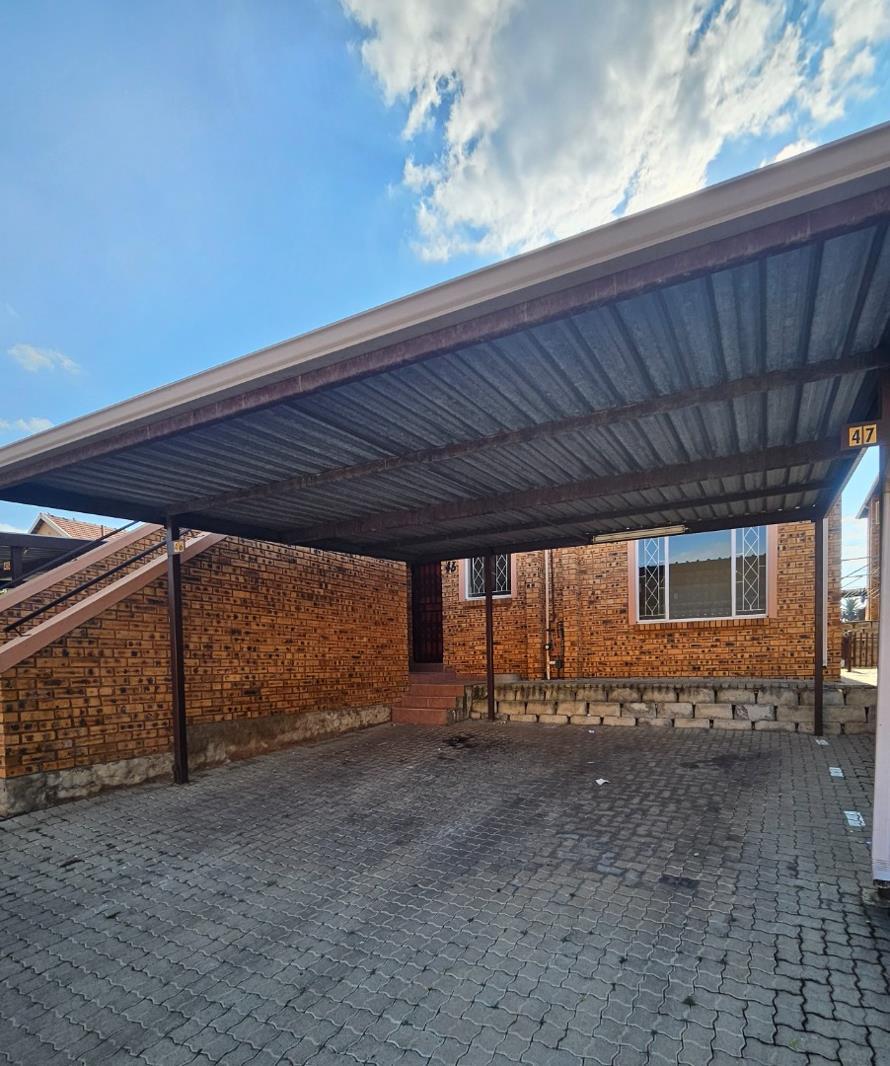 2 Bedroom Townhouse in Rosettenville