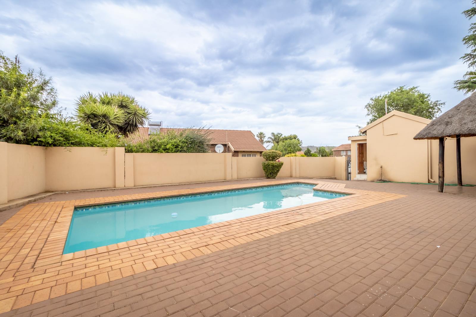 2 Bedroom Townhouse in Allens Nek
