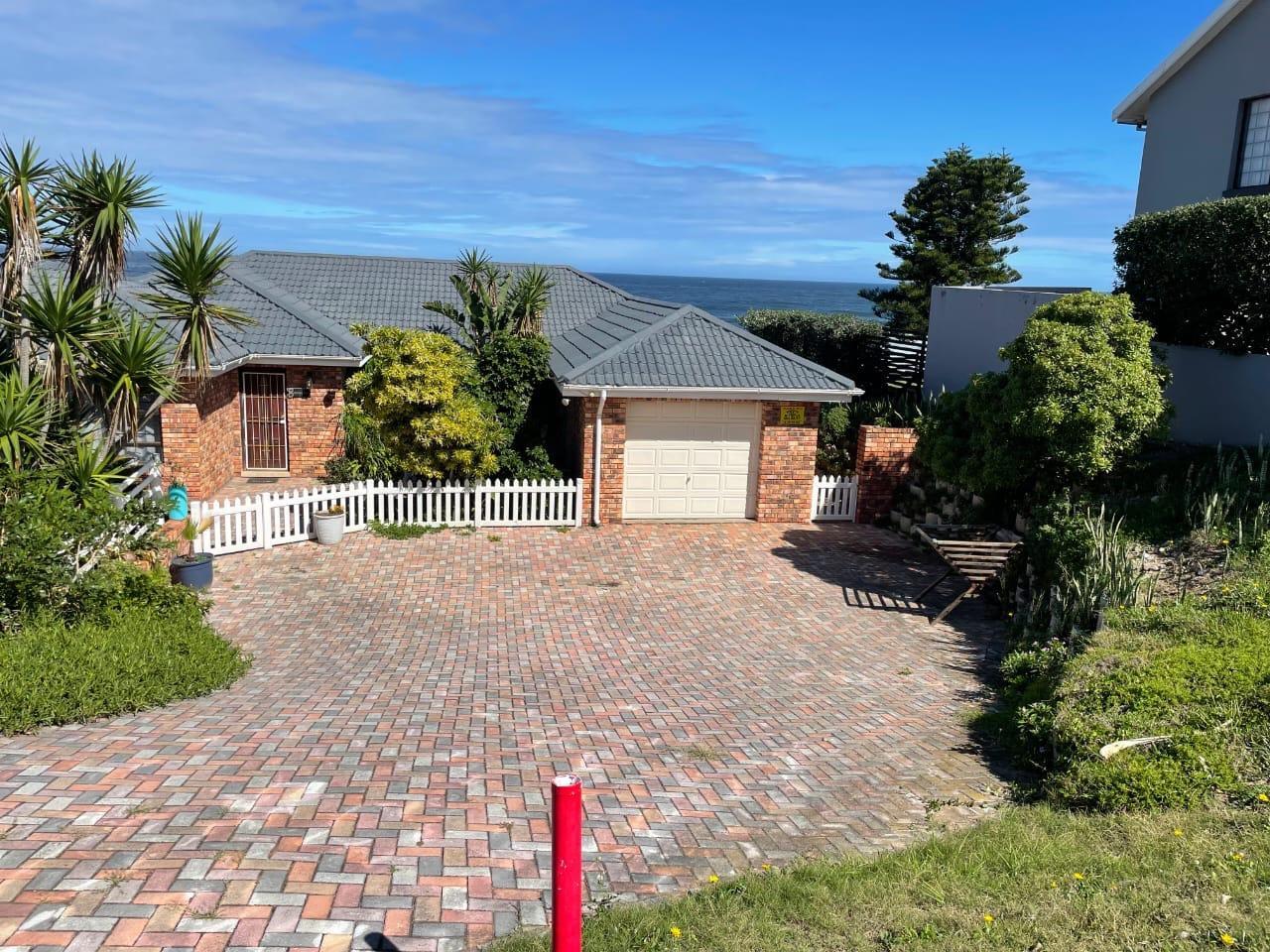 3 Bedroom House in Beachview