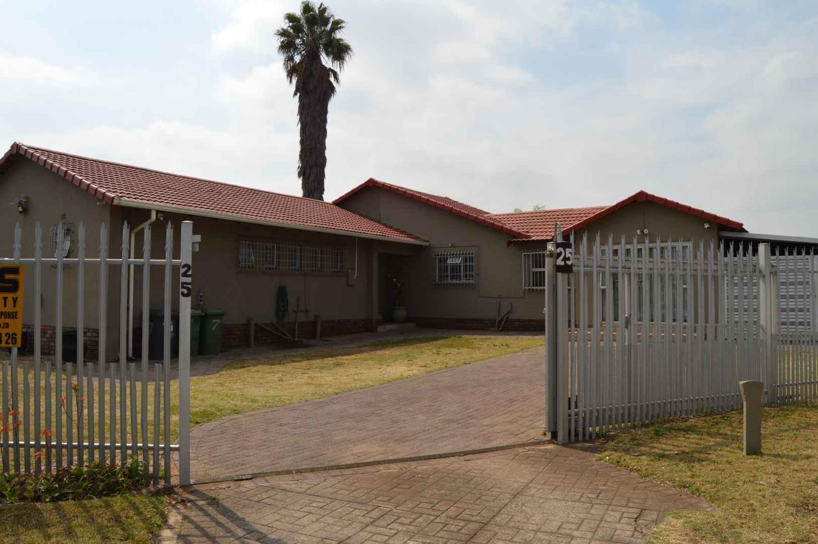 4 Bedroom House in Verwoerdpark