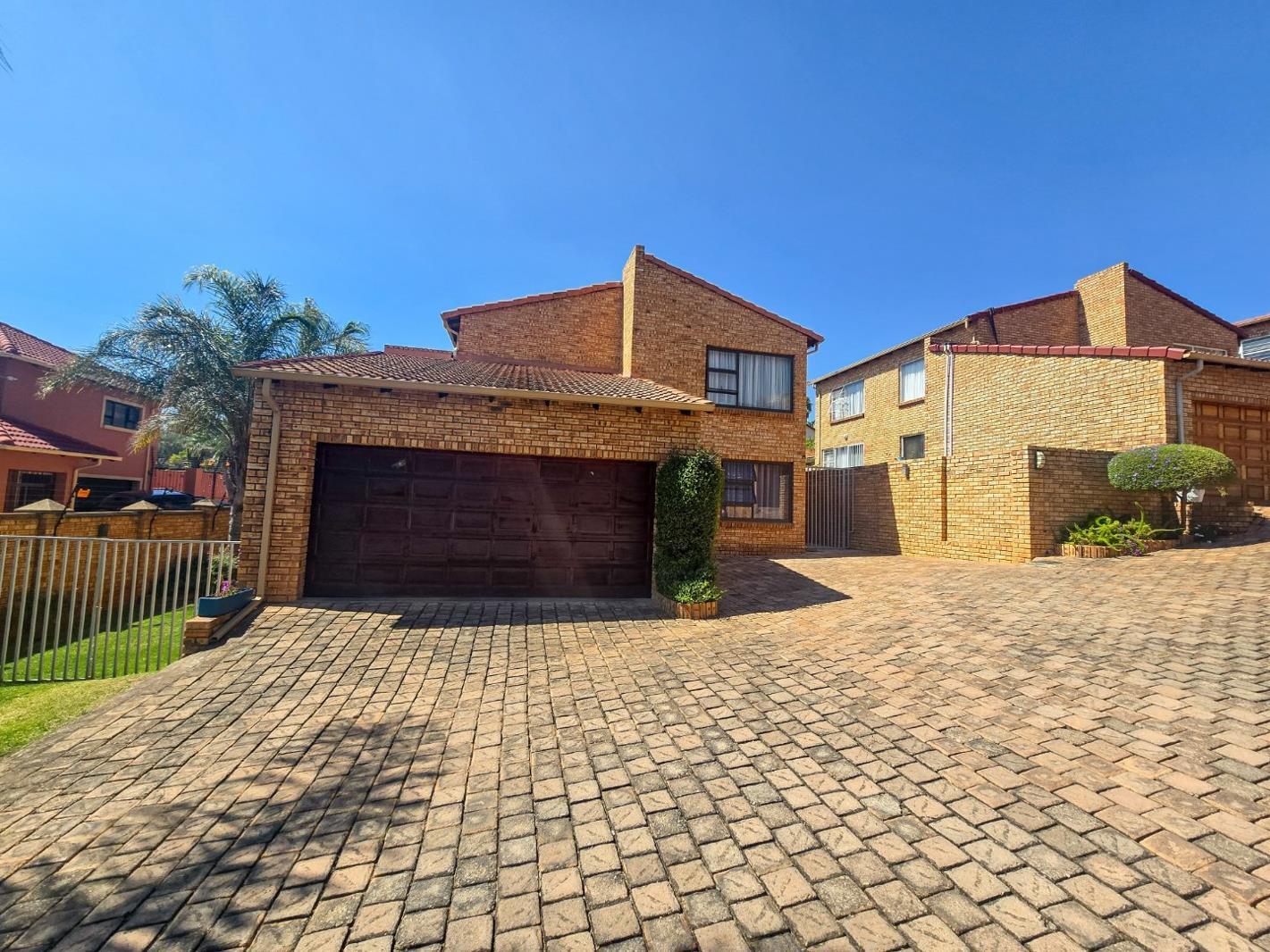 3 Bedroom Townhouse in Noordheuwel