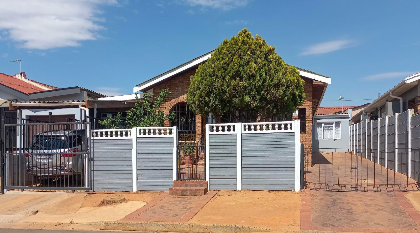 4 Bedroom House in Malmesbury