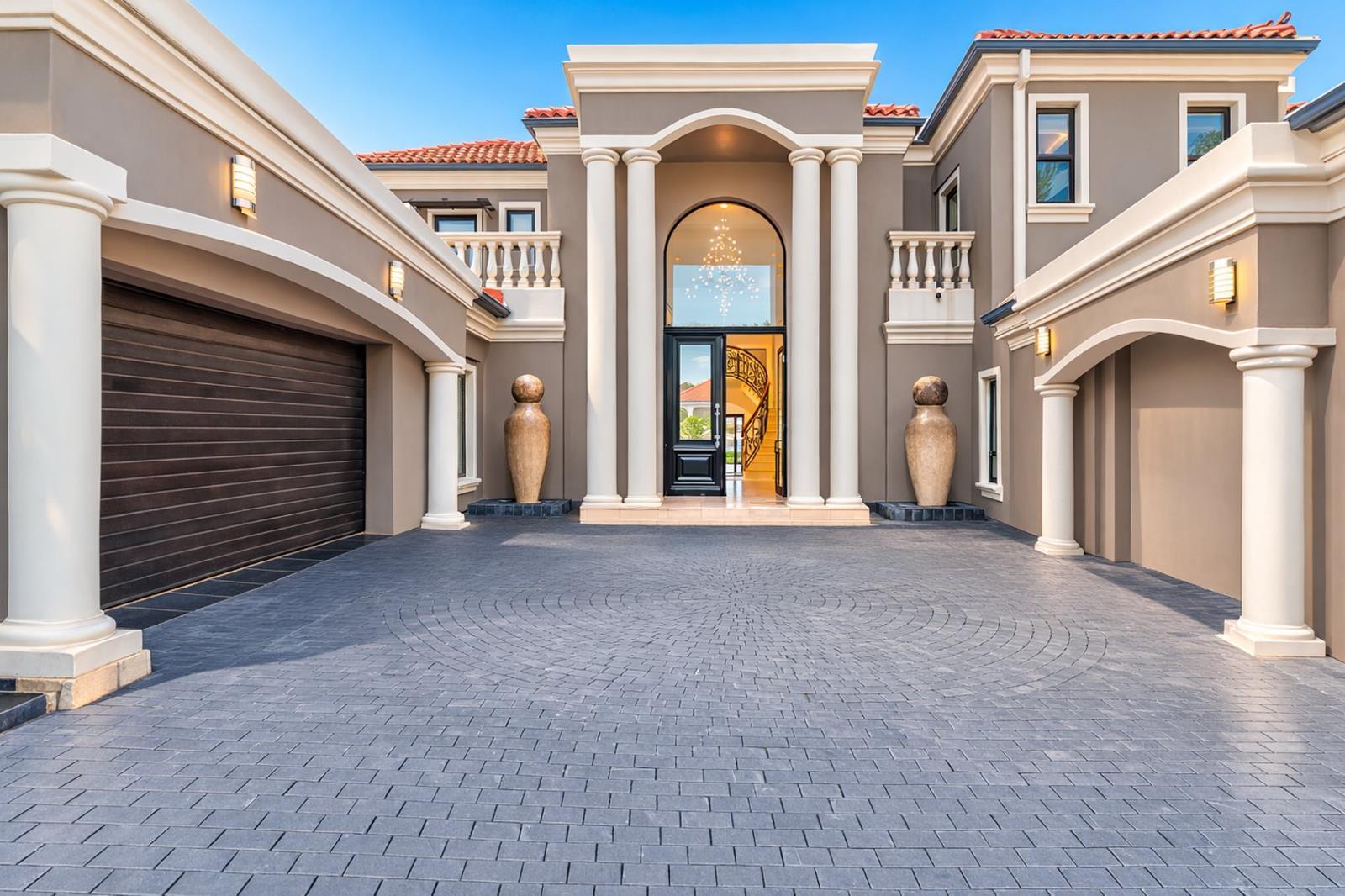 4 Bedroom House in Blue Valley Golf Estate