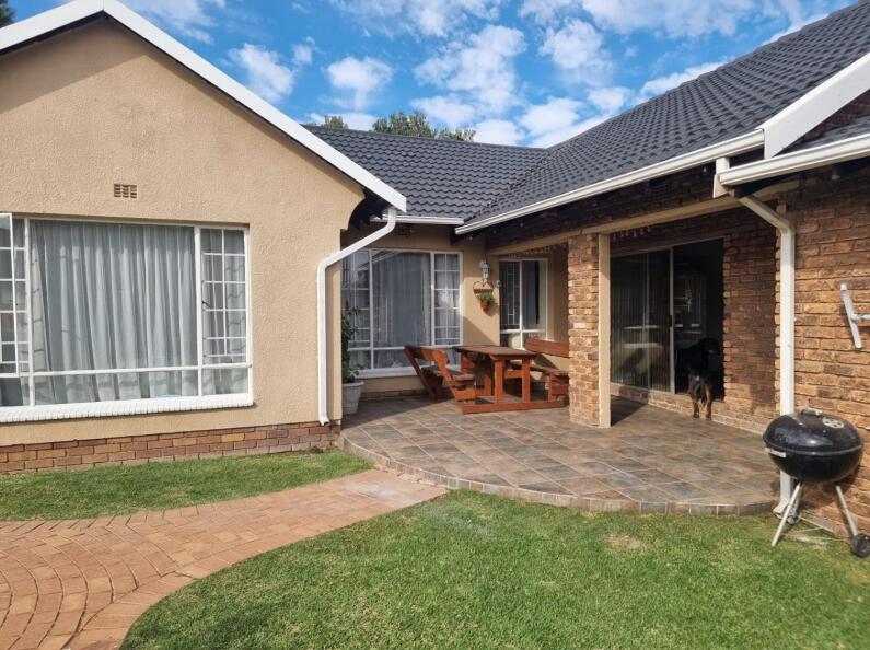 3 Bedroom House in Brackendowns
