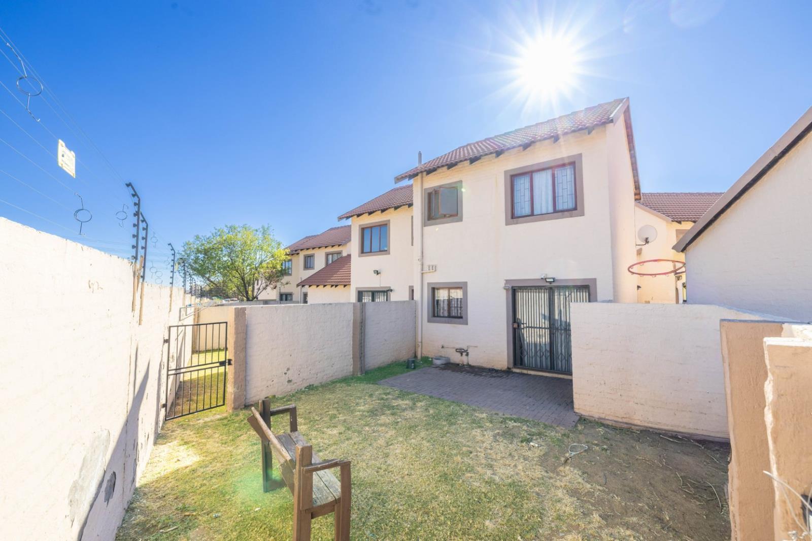 2 Bedroom Townhouse in Carlswald Estate