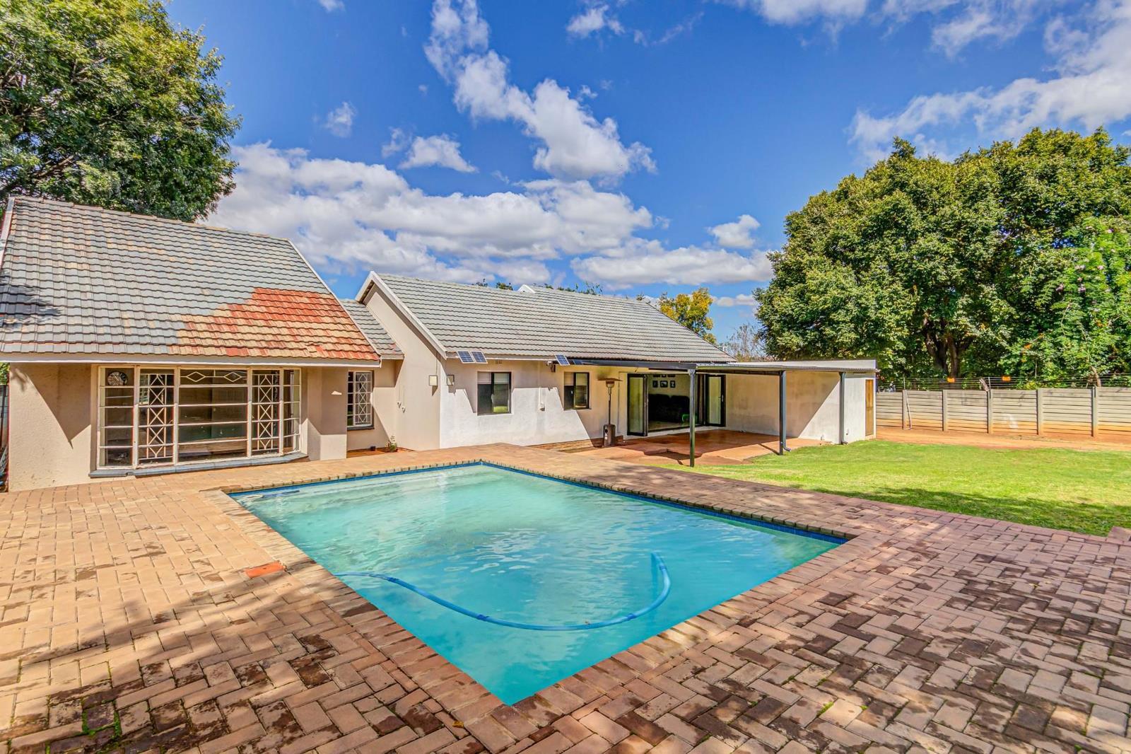 4 Bedroom House in Weltevreden Park