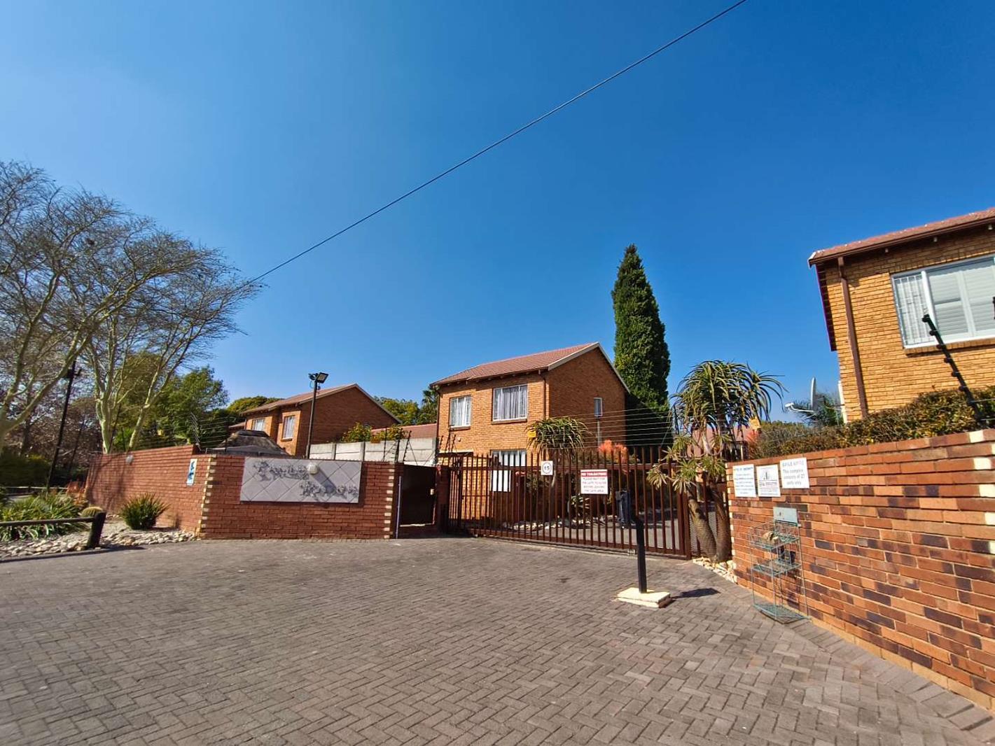 3 Bedroom Townhouse in Honeydew Ridge