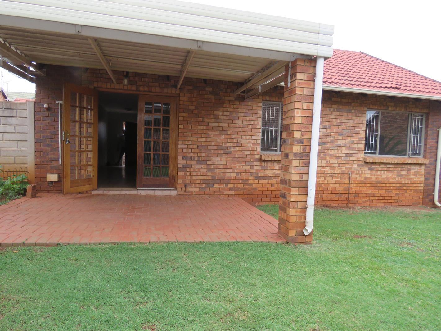 3 Bedroom Townhouse in Die Hoewes