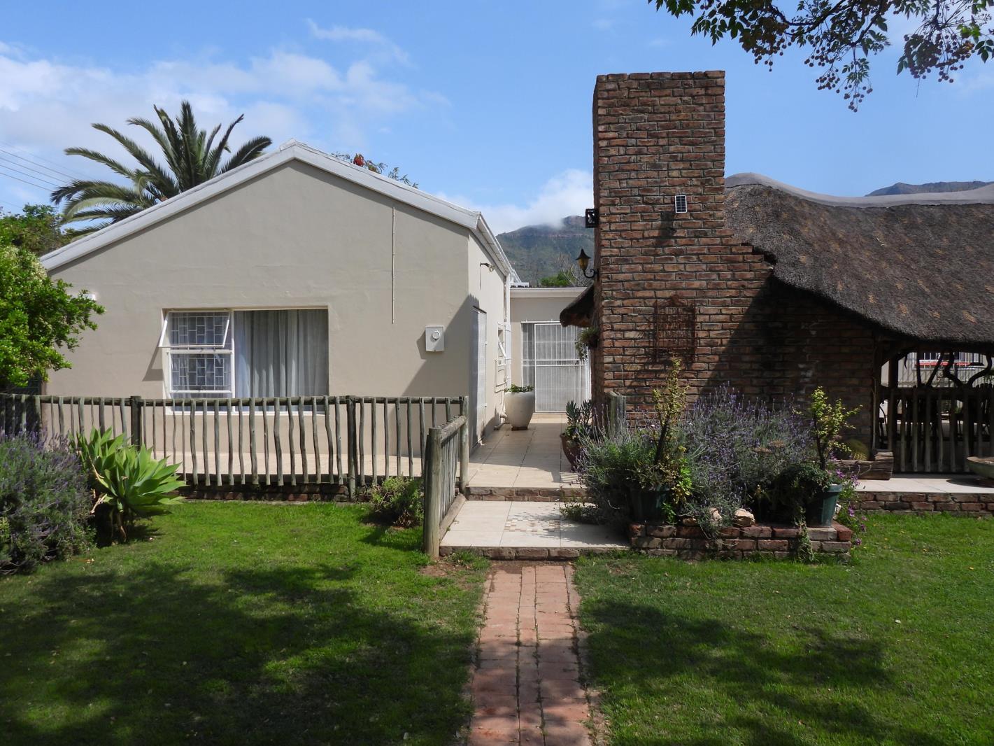 4 Bedroom House in Graaff-Reinet