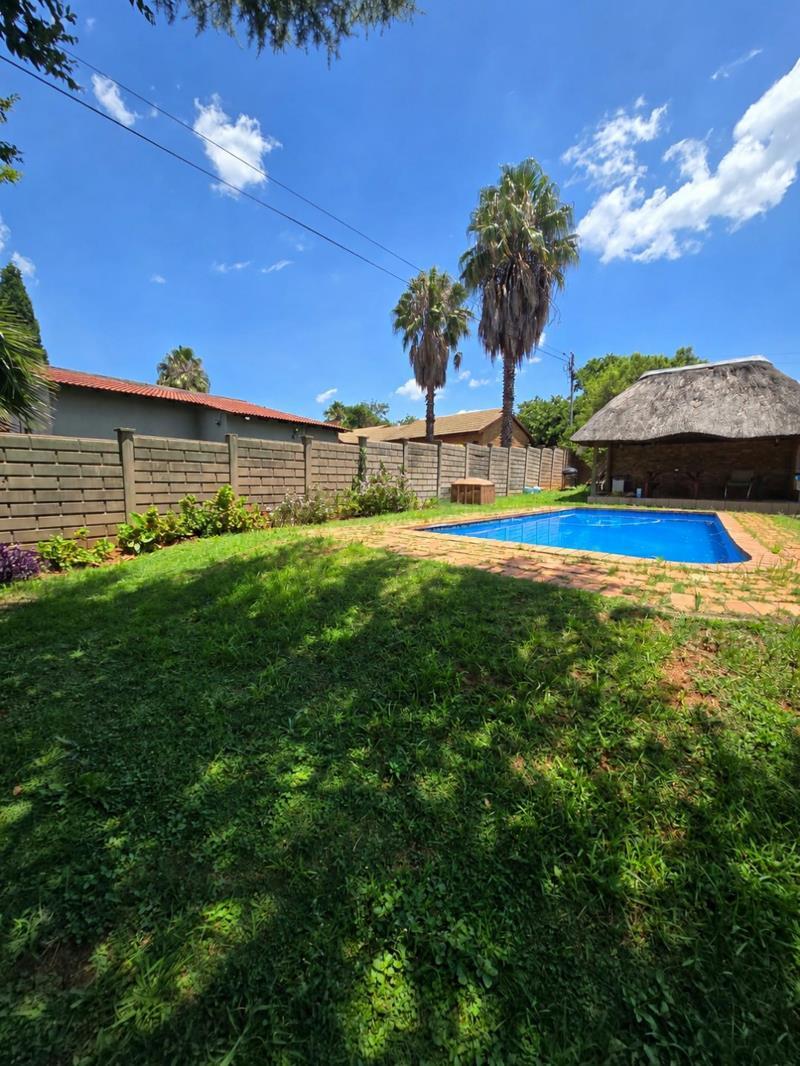 4 Bedroom House in Heuweloord