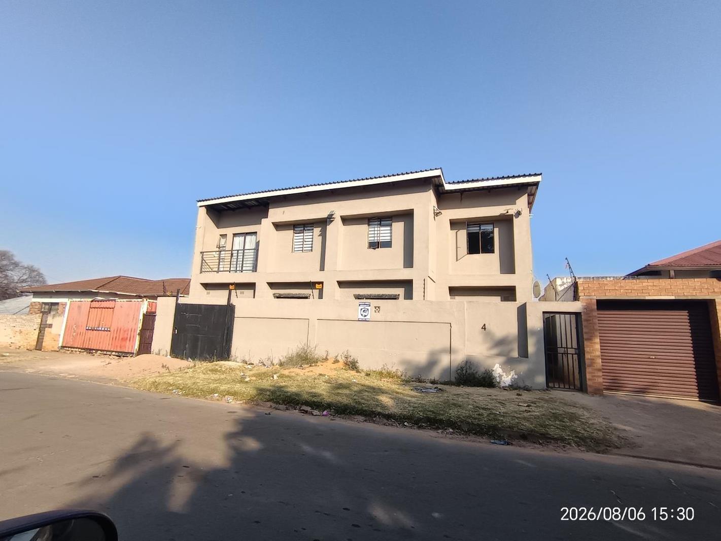 10 Bedroom House in Vrededorp