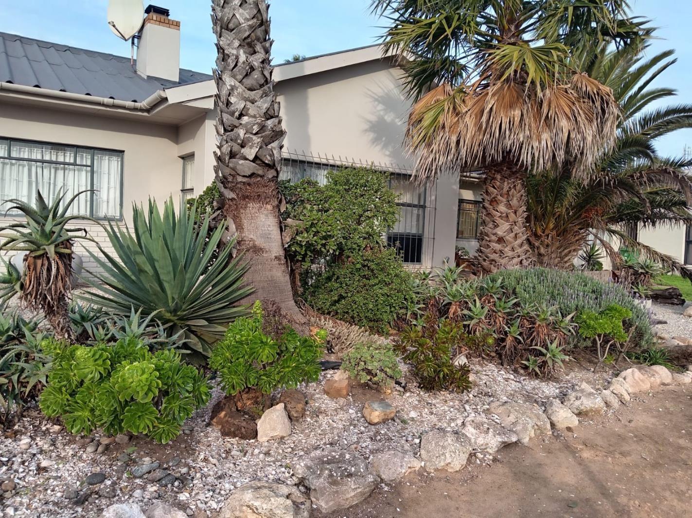 4 Bedroom House in Vredenburg