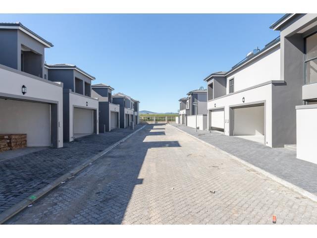 3 Bedroom House in Parklands North