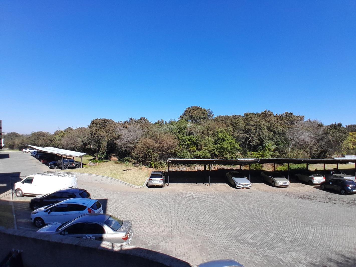 2 Bedroom Apartment in Rooihuiskraal North