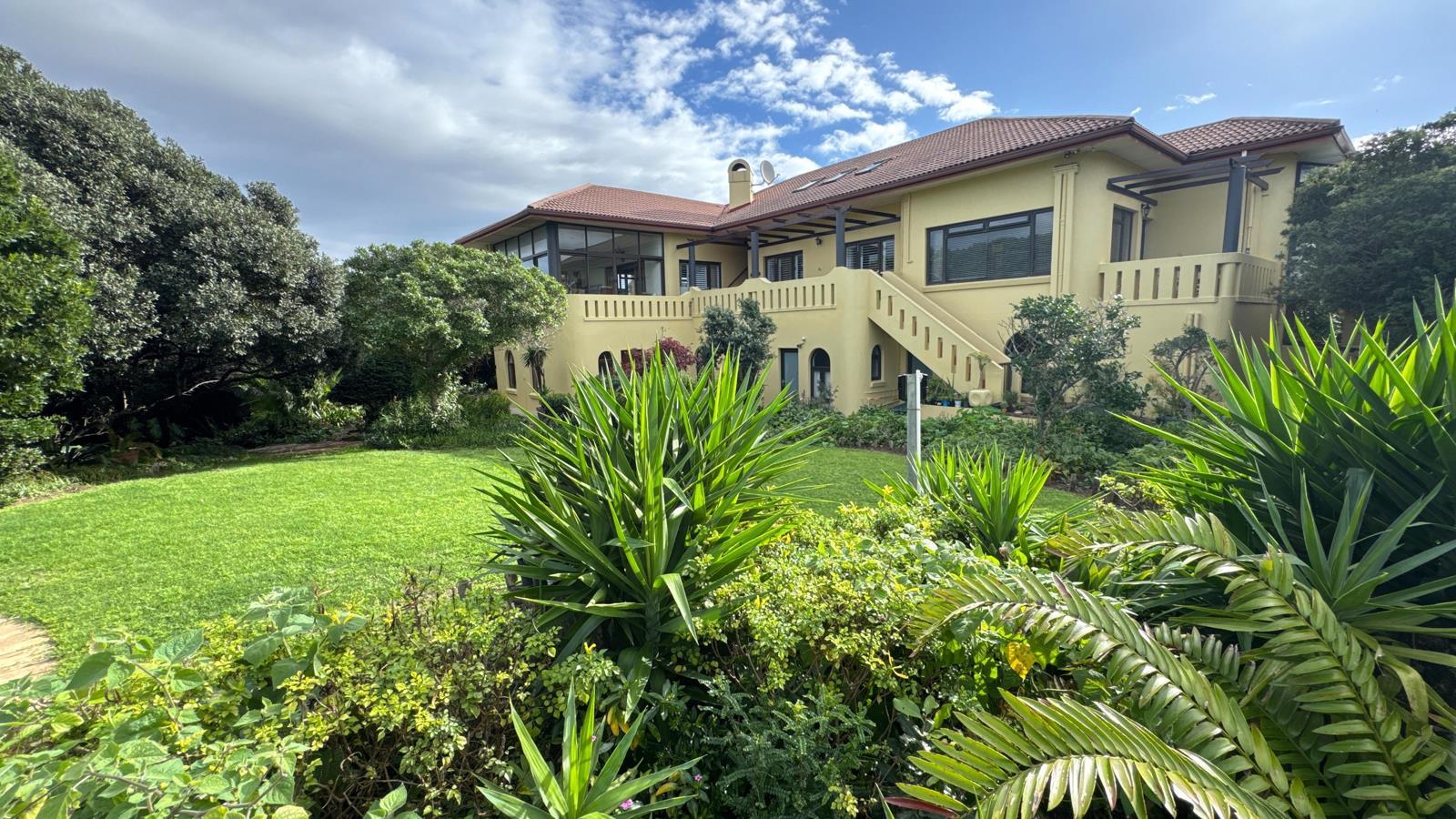 7 Bedroom House in West Beach