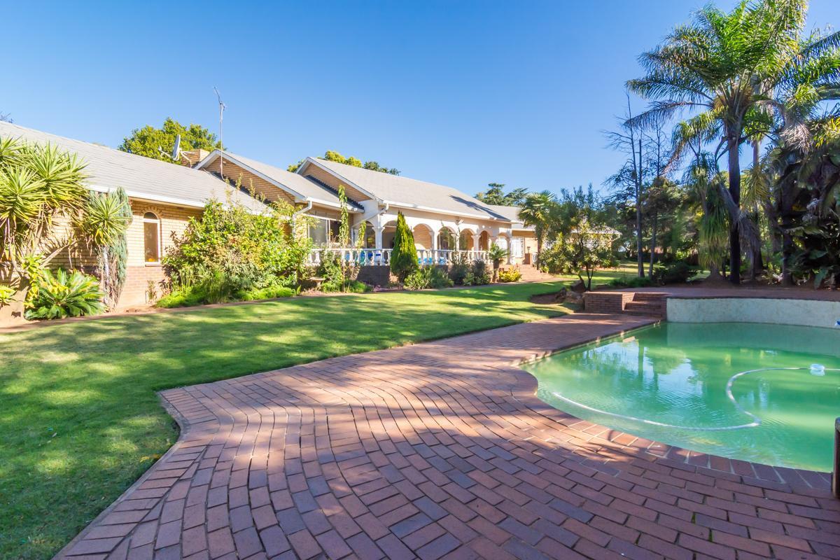 4 Bedroom House in Noordheuwel