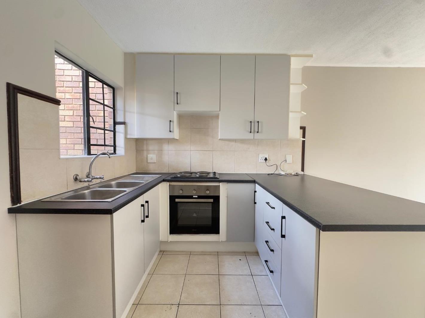2 Bedroom Townhouse in Mooikloof Ridge