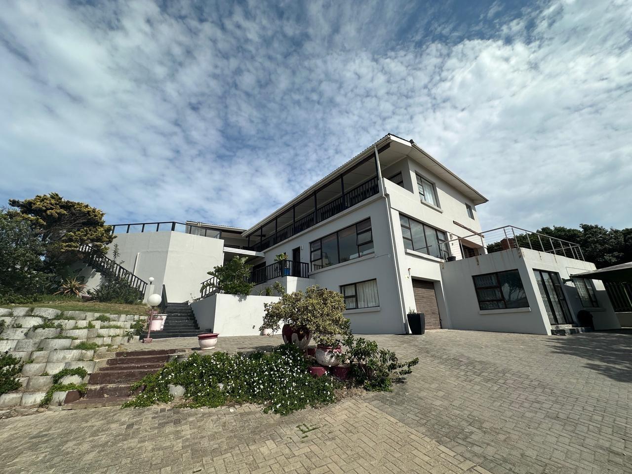 8 Bedroom House in West Bank