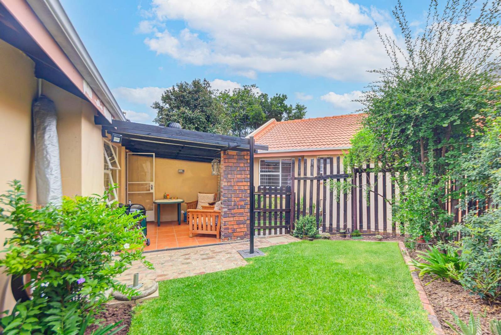 2 Bedroom Townhouse in Sunninghill
