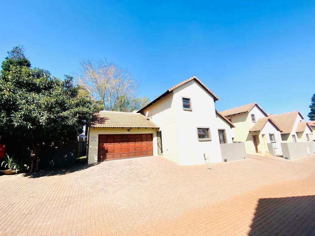 4 Bedroom House in Bedford Gardens