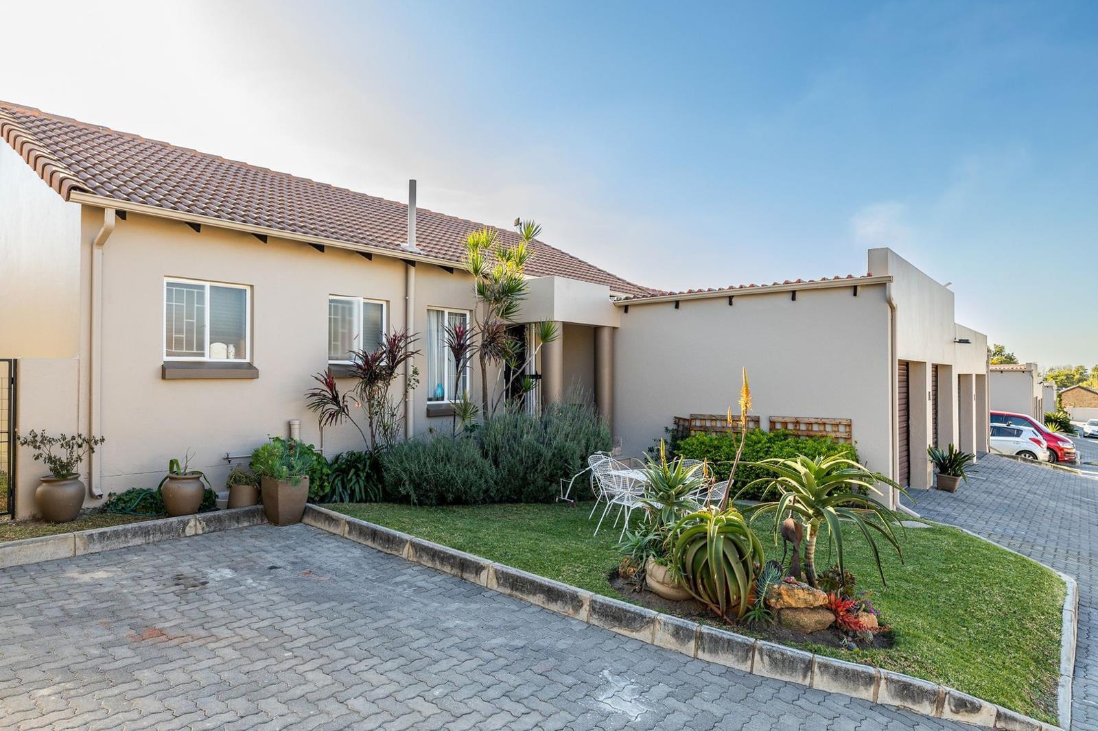 2 Bedroom Simplex in Noordhang