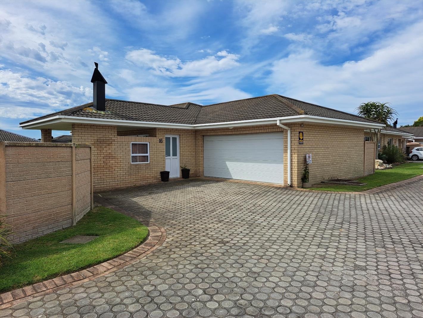 3 Bedroom Townhouse in Lorraine