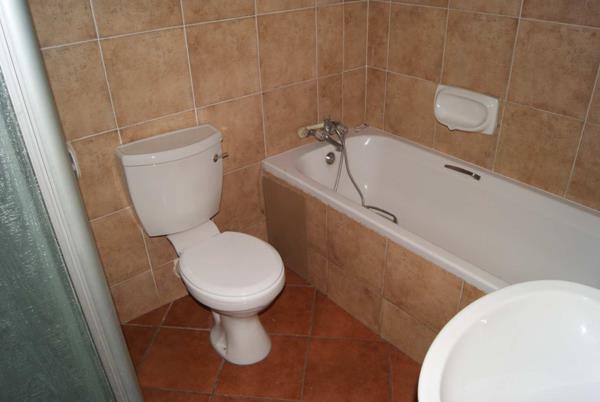 2 Bedroom Apartment in Die Hoewes