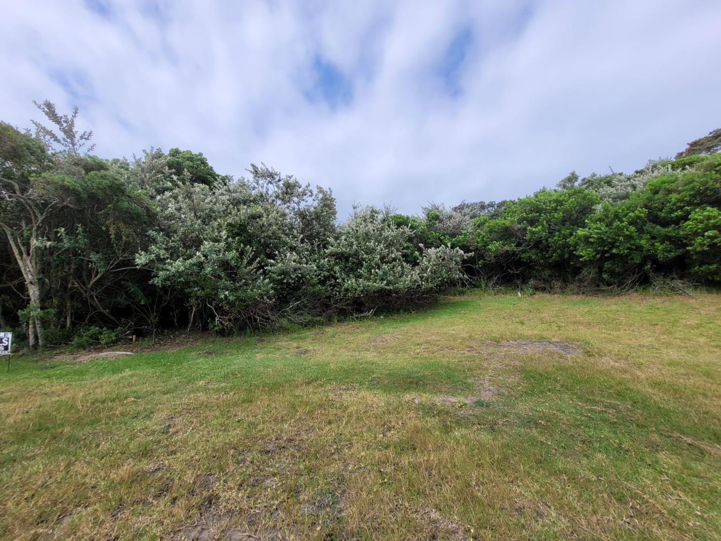 612 m² Land available in Cove Rock