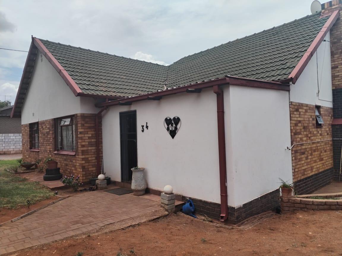2 Bedroom House in Postmasburg