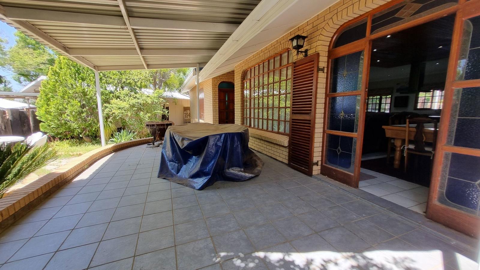 4 Bedroom House in Vanderkloof