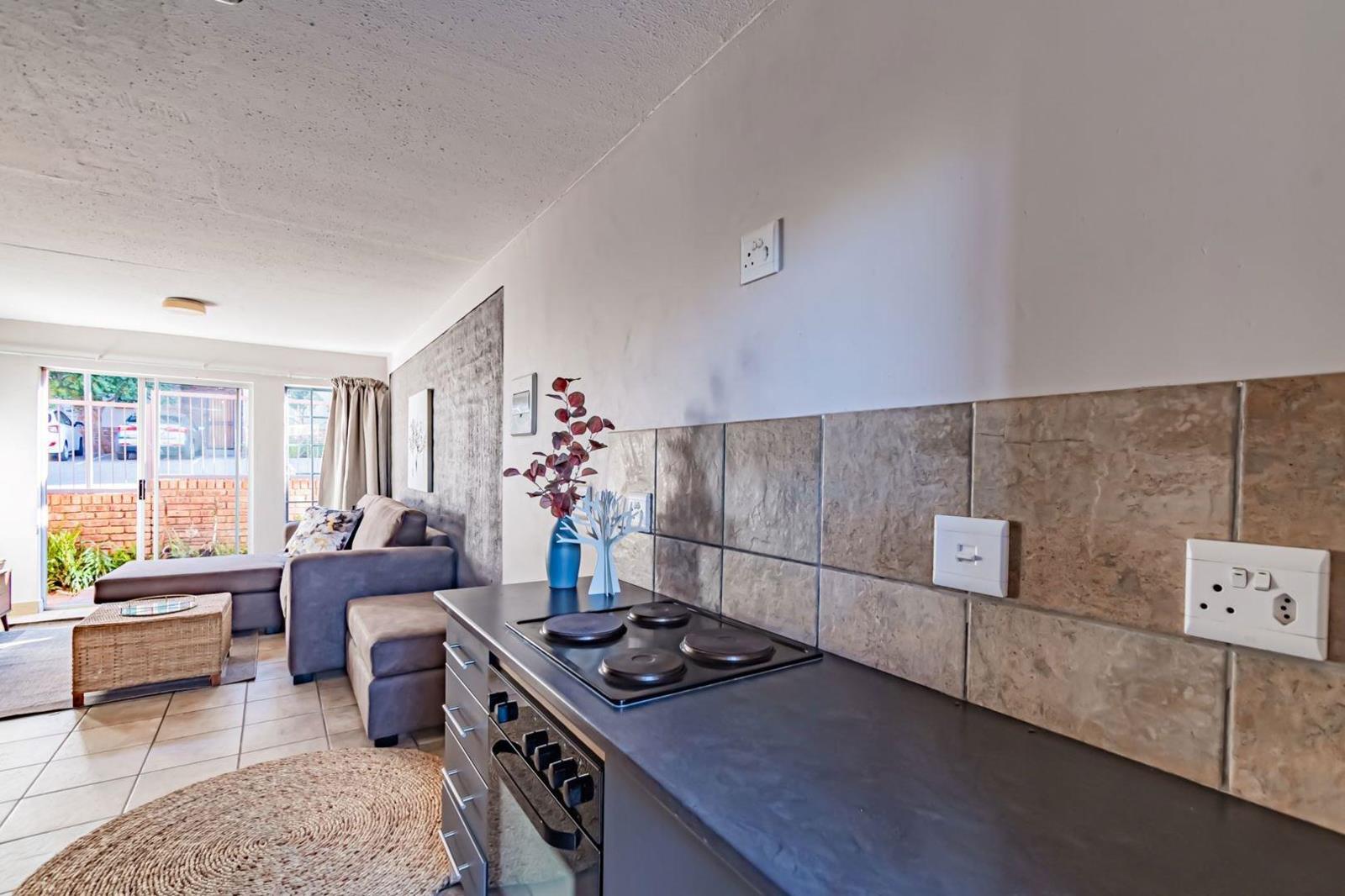 2 Bedroom Apartment in Rooihuiskraal North