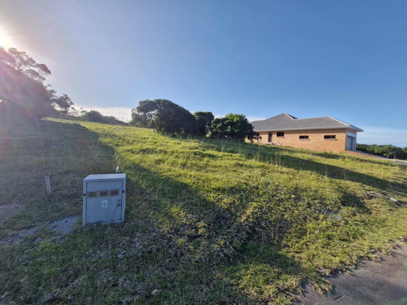 937 m² Land available in Cove Rock