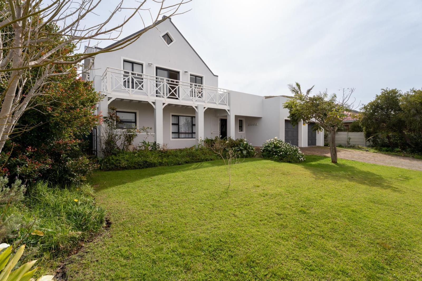 3 Bedroom House in Heuningkloof