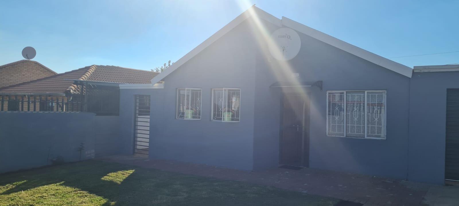 2 Bedroom House in Lenasia South