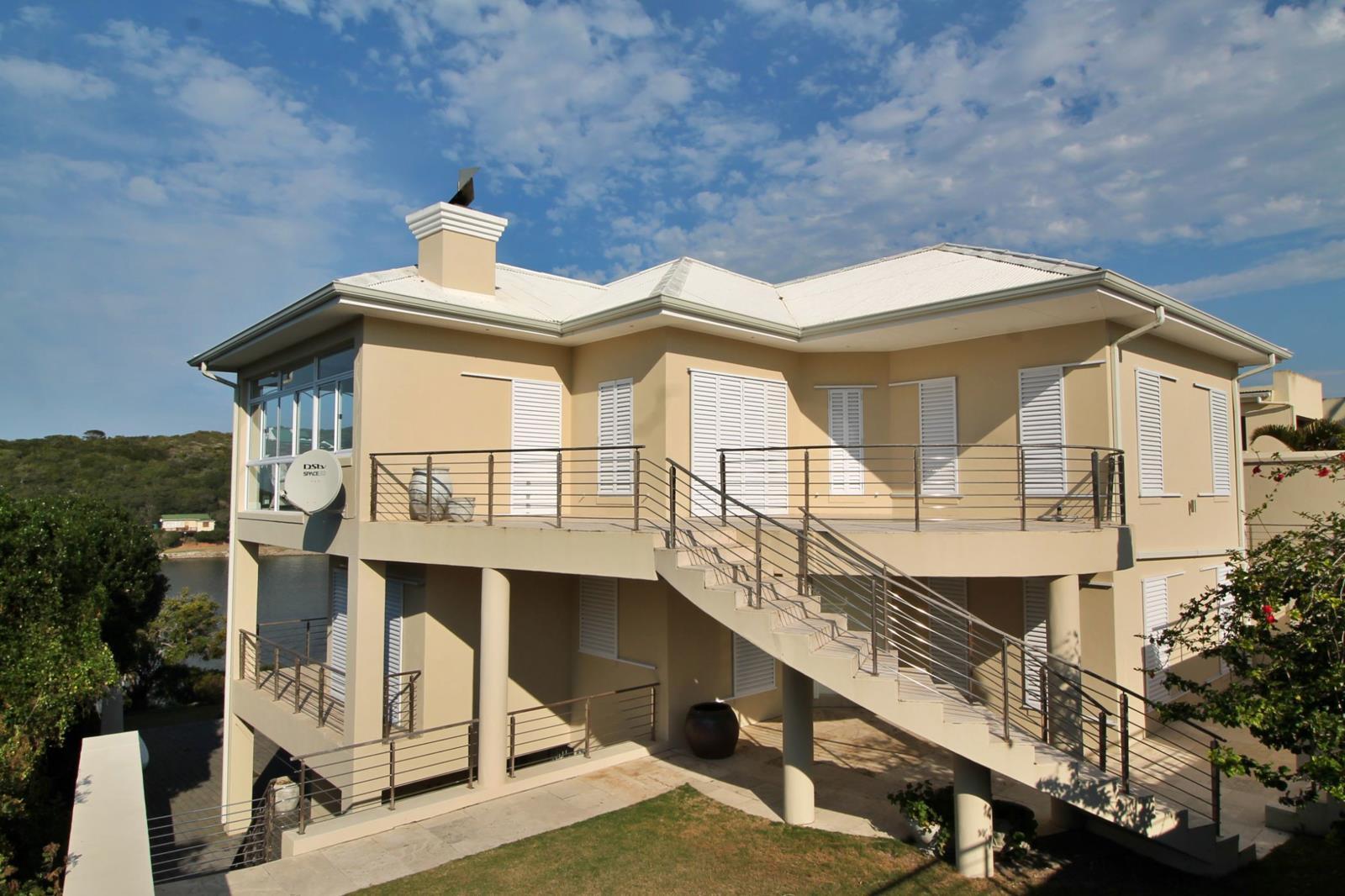 6 Bedroom House in Kleinemonde