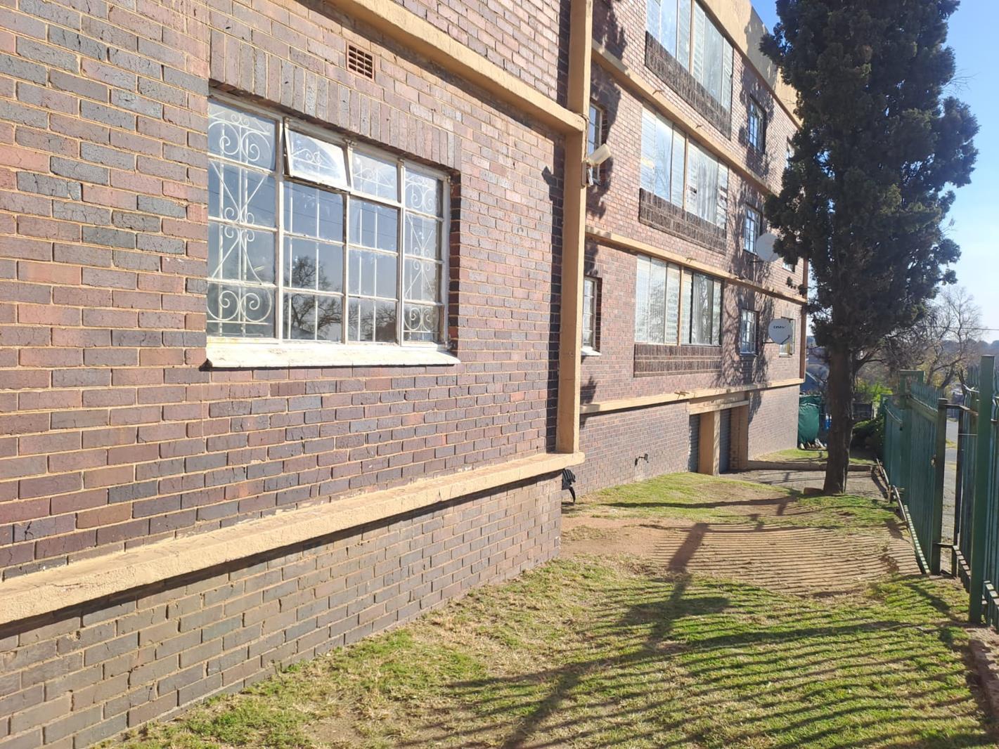 1 Bedroom Apartment in Rosettenville