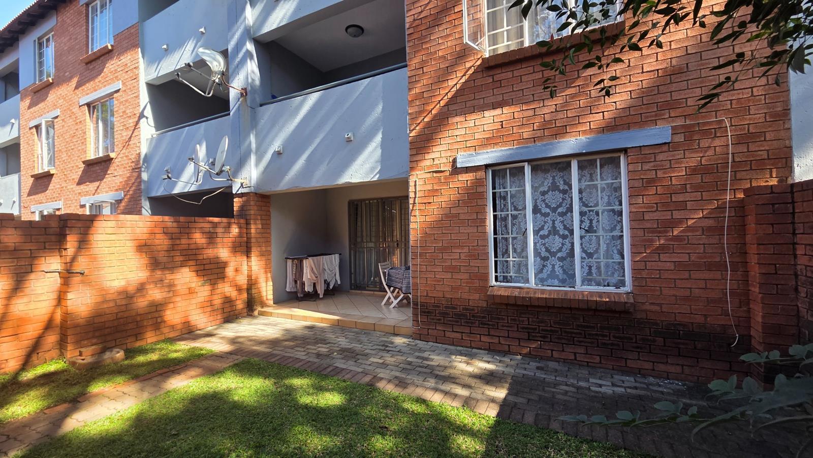 2 Bedroom Apartment in Die Hoewes
