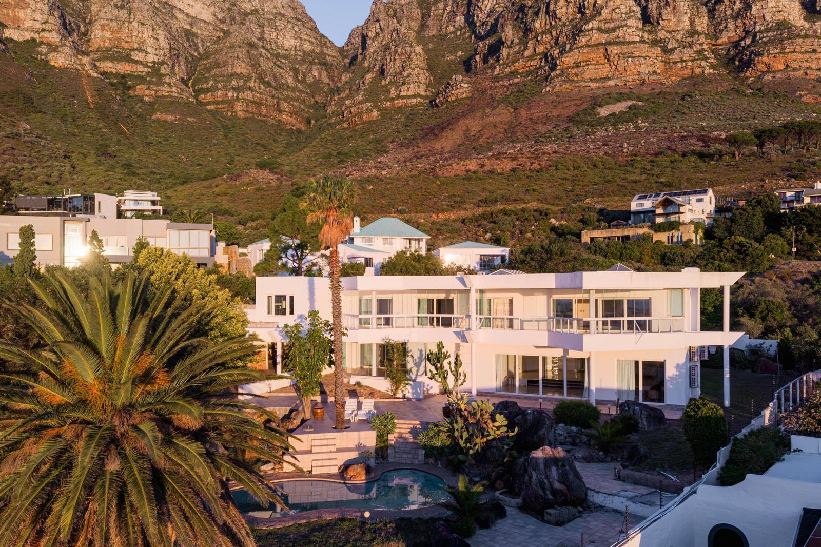 4 Bedroom House in Camps Bay