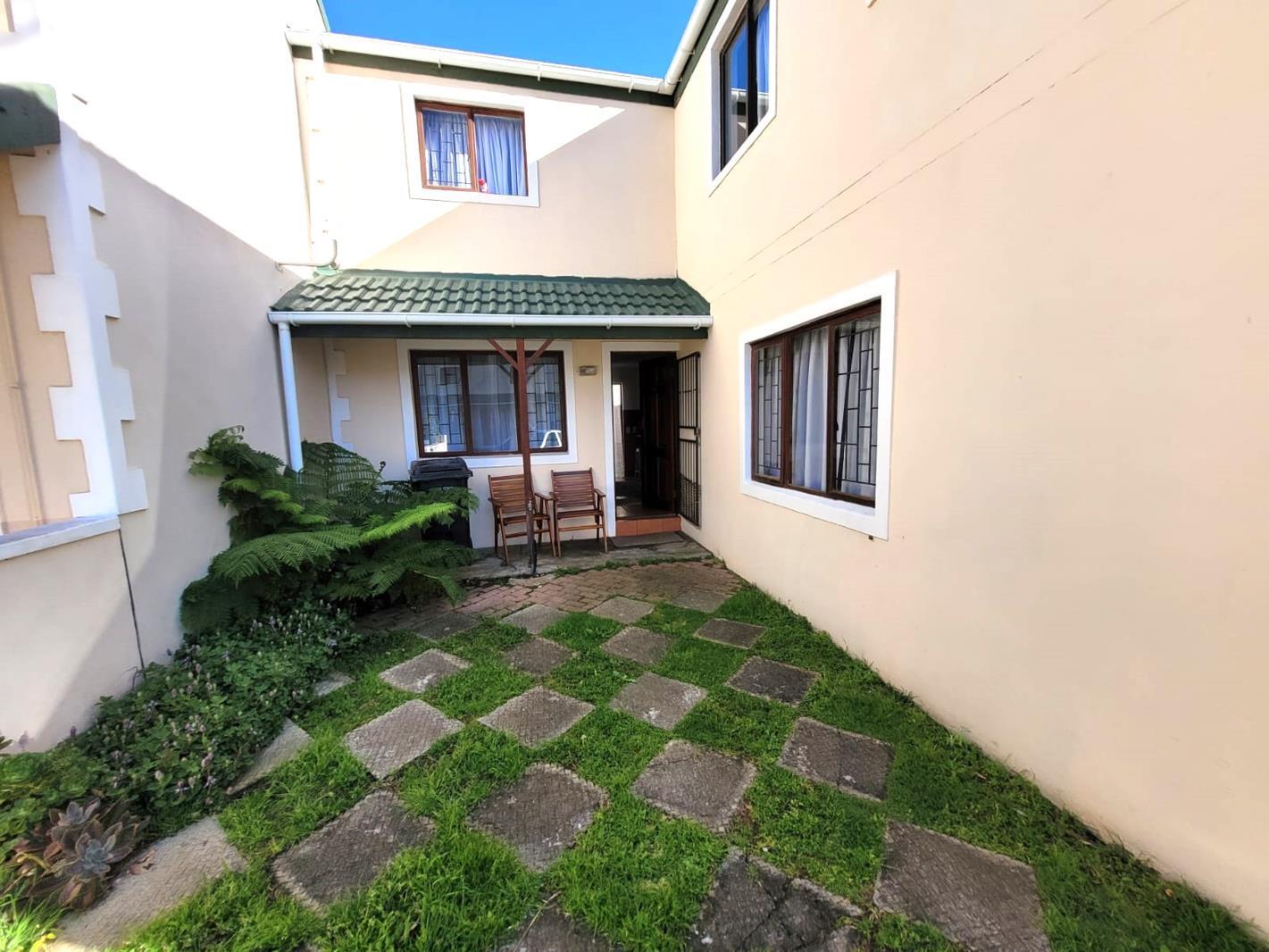 2 Bedroom Duplex in Heritage Park