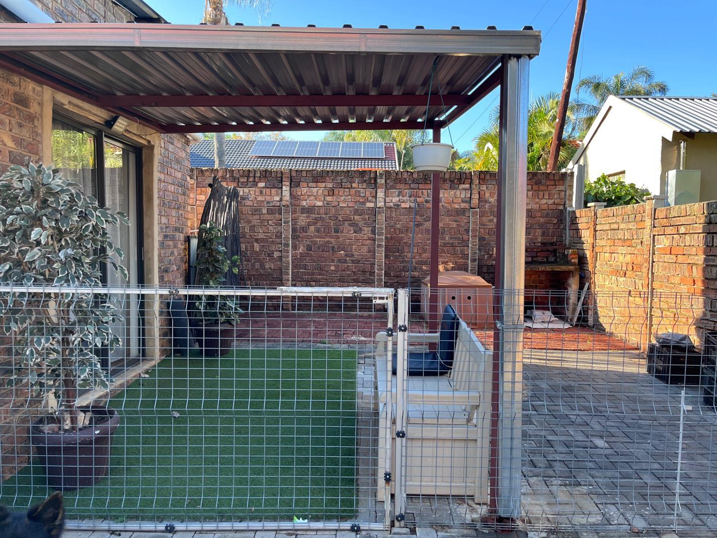 1 Bedroom Garden Cottage in Magalieskruin