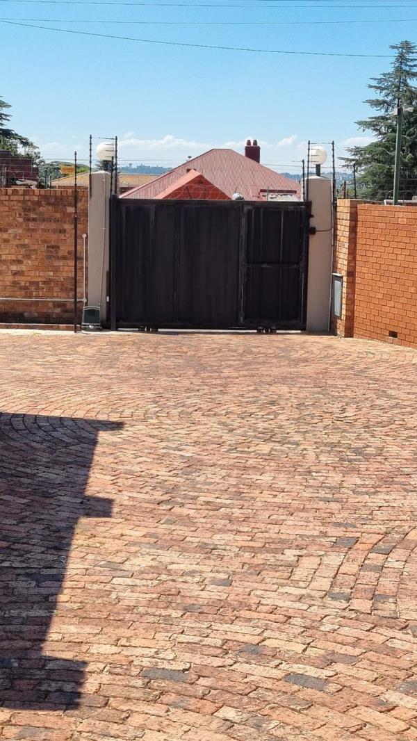 1 Bedroom Garden Cottage in The Hill